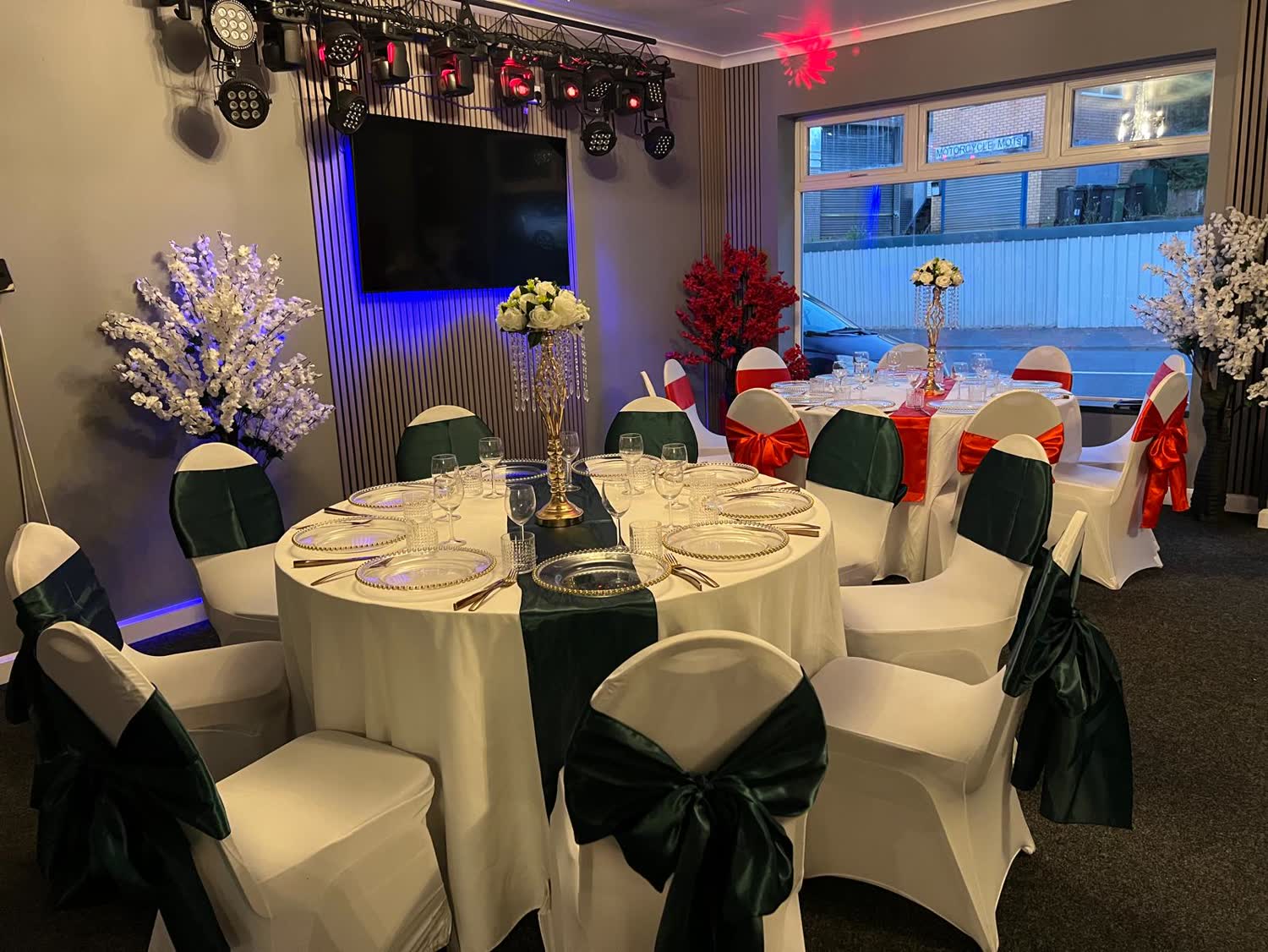 Sala Gold pregătită pentru eveniment
