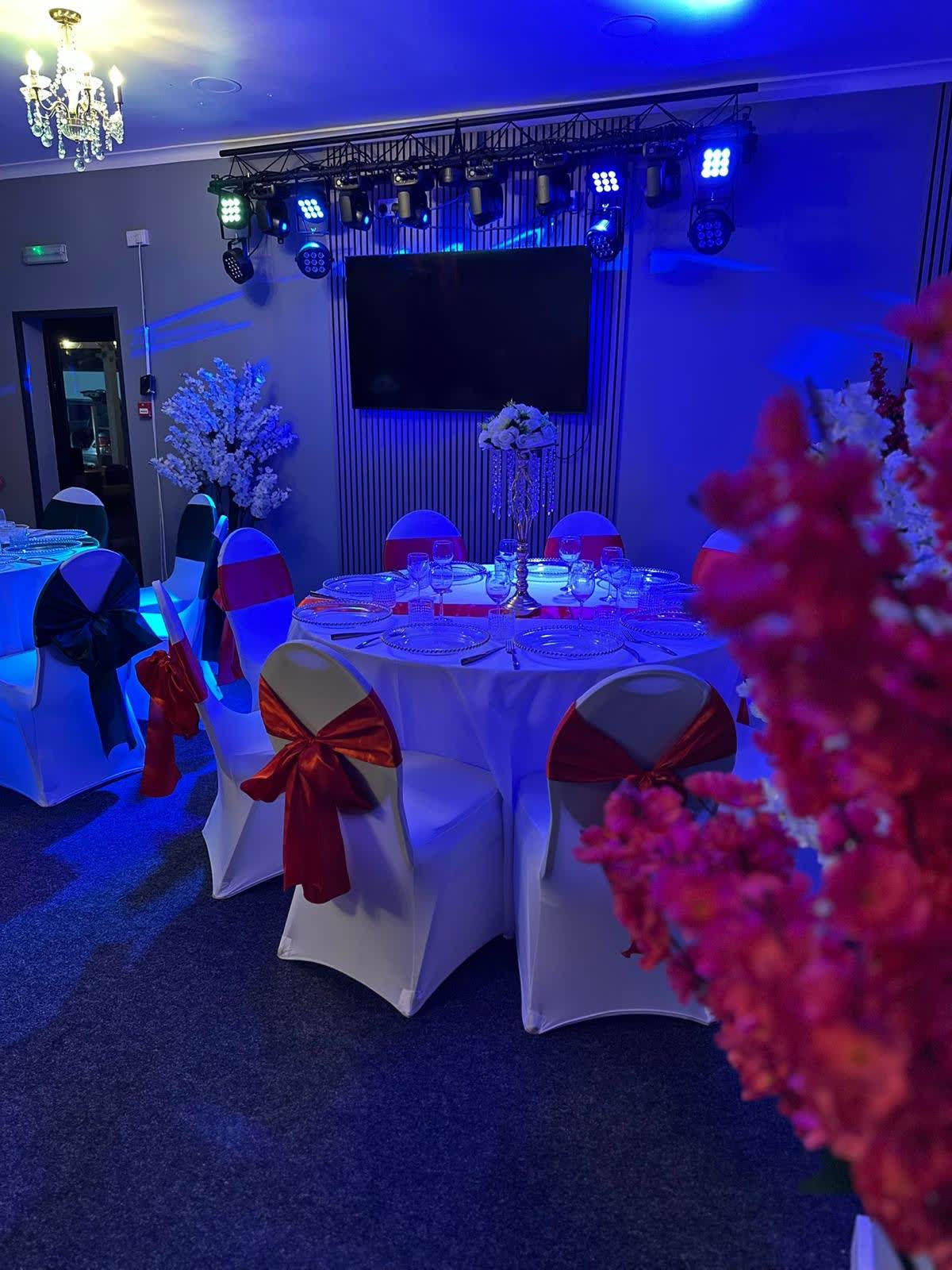 Sala Silver — Lumini colorate, seara